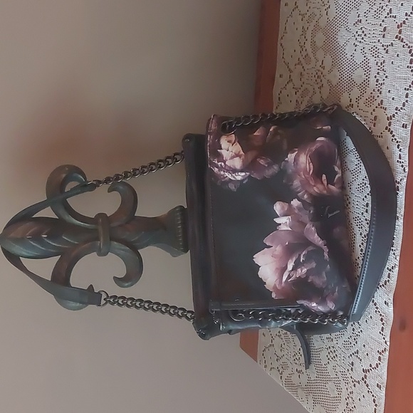 Simply Vera Vera Wang Handbags - Simply Vera Wang Black Purple Floral Shoulder Bag